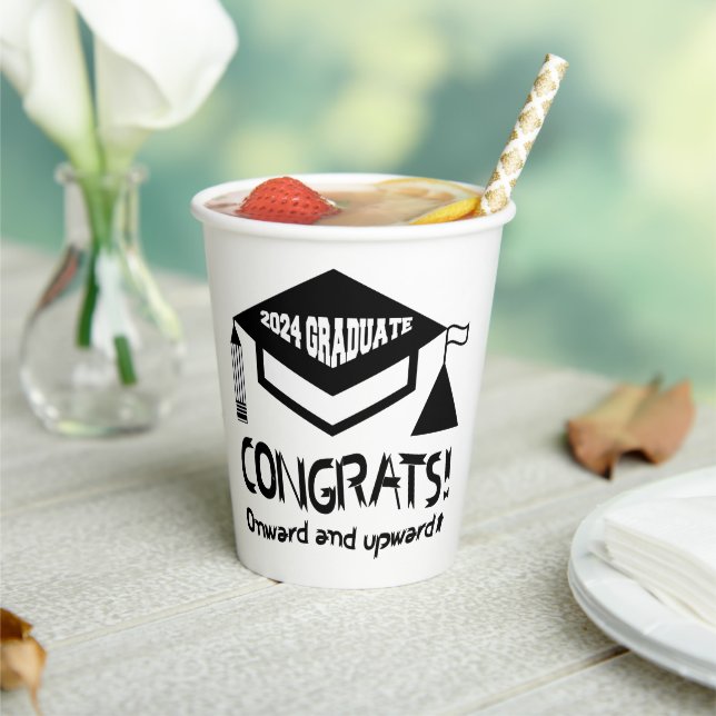 Herzlichen Glückwunsch, 2024 Absolvent! Pappbecher (In Situ)