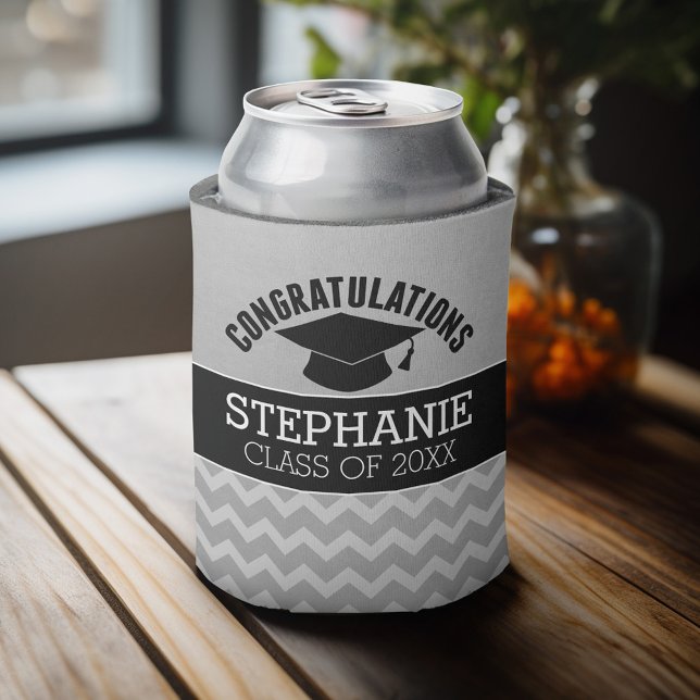 Herzlichen Glückwunsch Graduate - Silberschwarzer  Dosenkühler (Personalized can cooler with a place to add a name or other custom text - graduation theme)