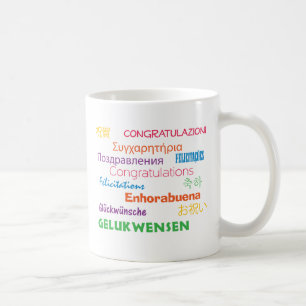 Herzlichen Glückwunsch in der Tasse Viele Sprachen