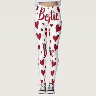 Herzmuster mit "Bestie"-Text in kursiv roter Schri Leggings