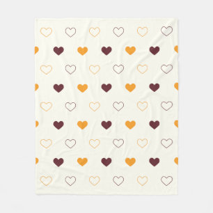 Herzmuster mit orangefarbenen und braunen Herzen Fleecedecke