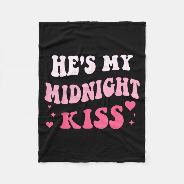 He's My Midnight Kiss Saying Romantic Couple New Y Fleecedecke (Vorderseite)