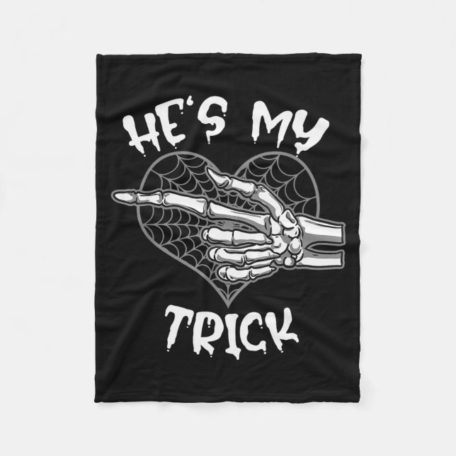 He's My Trick Funny Halloween Matching Couple Girl Fleecedecke (Vorderseite)