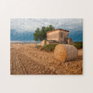 Heuballen auf einem Feld in der Provence Puzzle
