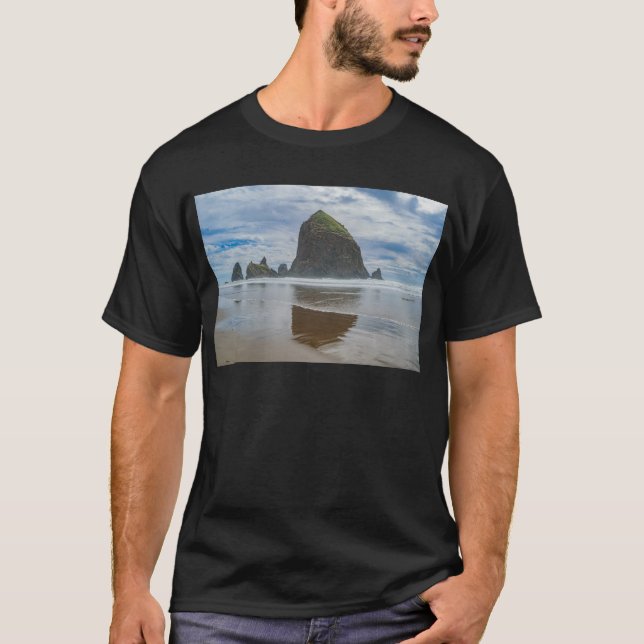 Heuschober-Felsen, Kanonen-Strand, Oregon T-Shirt (Vorderseite)