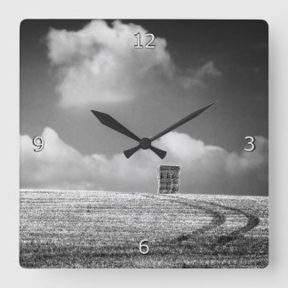 Heuschober und Bahnen unbedeutend Quadratische Wanduhr