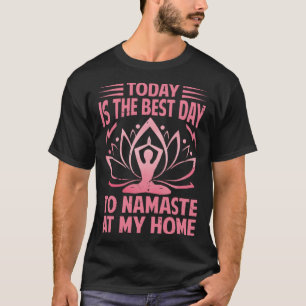 Heute ist der beste Tag für Namaste bei Zuhause Yo T-Shirt
