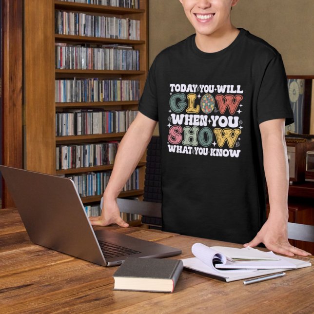 Heute leuchten Sie, wenn Sie zeigen, was Sie wisse T-Shirt (Von Creator hochgeladen)