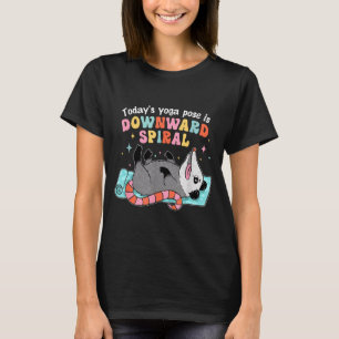 Heutige Yoga-Pose Downward Spiral Kunstwerk T-Shirt