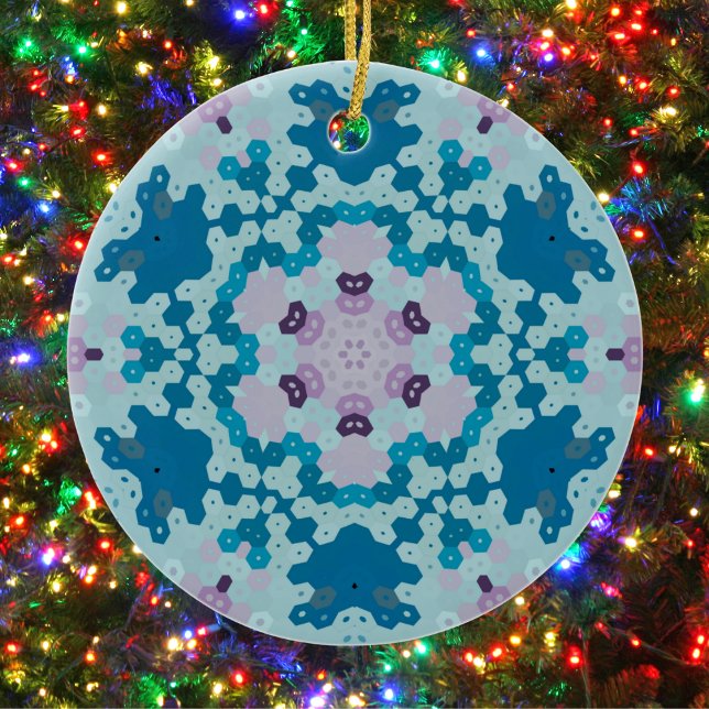 Hex Mandala Blue und Lila Keramik Ornament (Blue and Purple Hexagon Mandala Christmas Ornament from Wormhole Orbital)