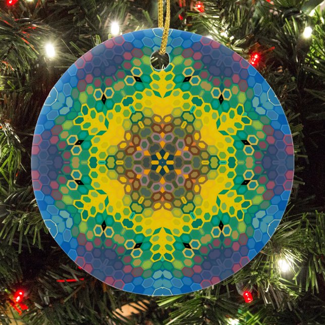 Hex Mandala Gelb Blau und Rosa Keramik Ornament (Yellow Blue and Pink Hexagon Mandala Christmas Ornament from Wormhole Orbital)