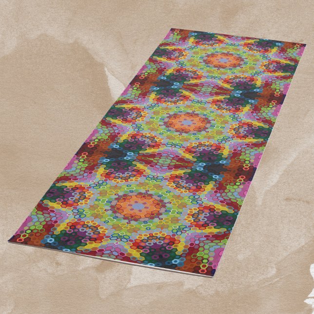 Hex Mandala Green Pink und Orange Yogamatte (Green Pink and Orange Hexagon Mandala Yoga Mat by Wormhole Orbital)