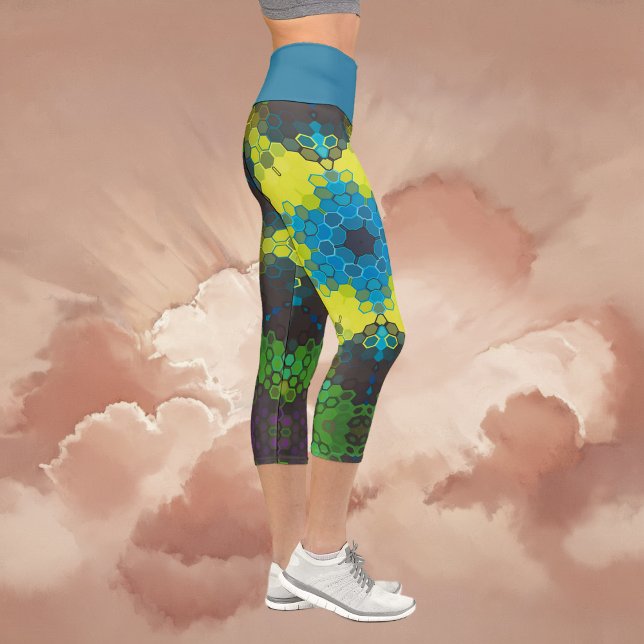 Hex Mandala Green Yellow und Blue Capri Leggings (Green and Blue Hexagon Mandala Capri Leggings By Wormhole Orbital)