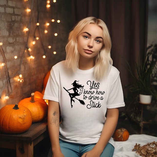 Hexe auf einem Besenstiel Halloween T-Shirt (Von Creator hochgeladen)