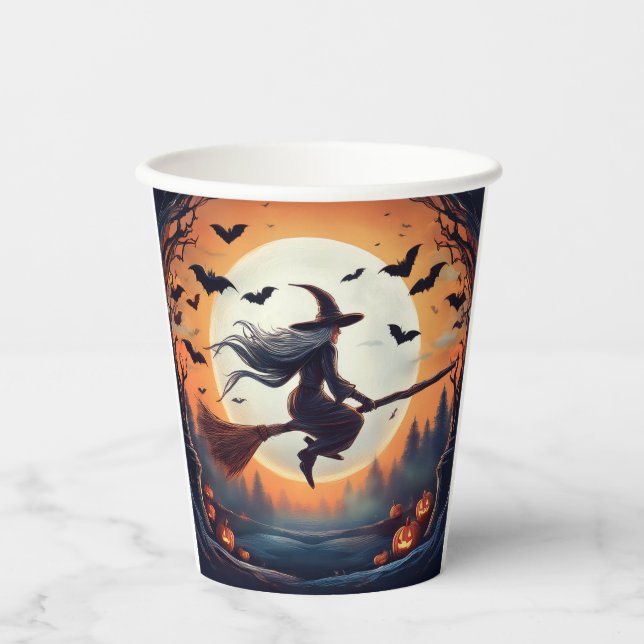 Hexe auf einem Broomstick im Mondschein mit Fleder Pappbecher (Vorderseite)