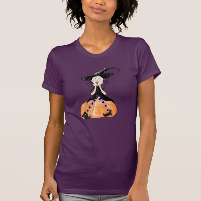 Hexe auf einem KürbisHalloween-Shirt T-Shirt (Vorderseite)