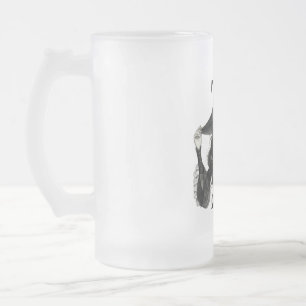 Hexe in der Tasse des Spitzenkostüms
