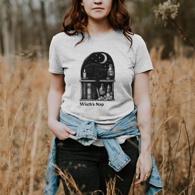 Hexe-Nickerchen - Schwarze Katze Schlafen im Träne T-Shirt (Von Creator hochgeladen)