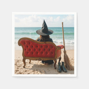 Hexe sitzt auf einem Strandsofa Serviette