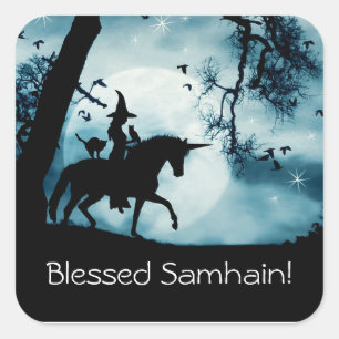 Hexe und Einhorn mit gesegnetem Samhain Quadratischer Aufkleber