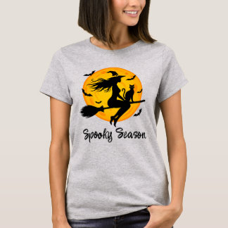Hexe und schwarze Katze fliegen über den Vollmond T-Shirt