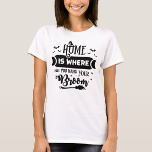 Hexe, Zuhause ist, wo du deinen Besen aushaust T-Shirt