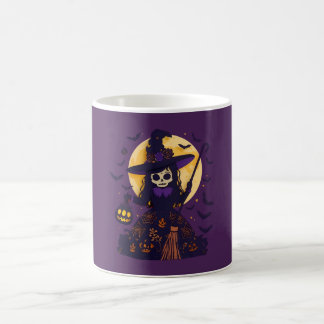 Hexen-Skelett mit Papier-Schnitt-Design unter Voll Kaffeetasse