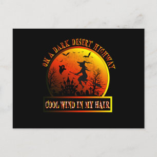 Hexenfahren bricht auf einer dunklen Wüste Postkarte