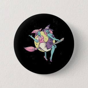 Hexenfliegender Besen Halloween-Design Button