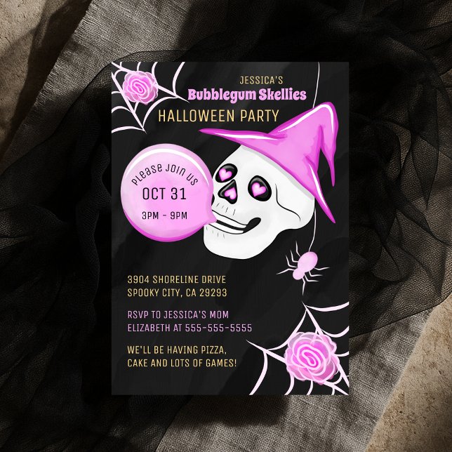 Hexenhut Bubblegum Skellies Halloween-Party Einladung (PINK AND BLACK BUBBLEGUM SKELLIES HALLOWEEN PARTY INVITATION)