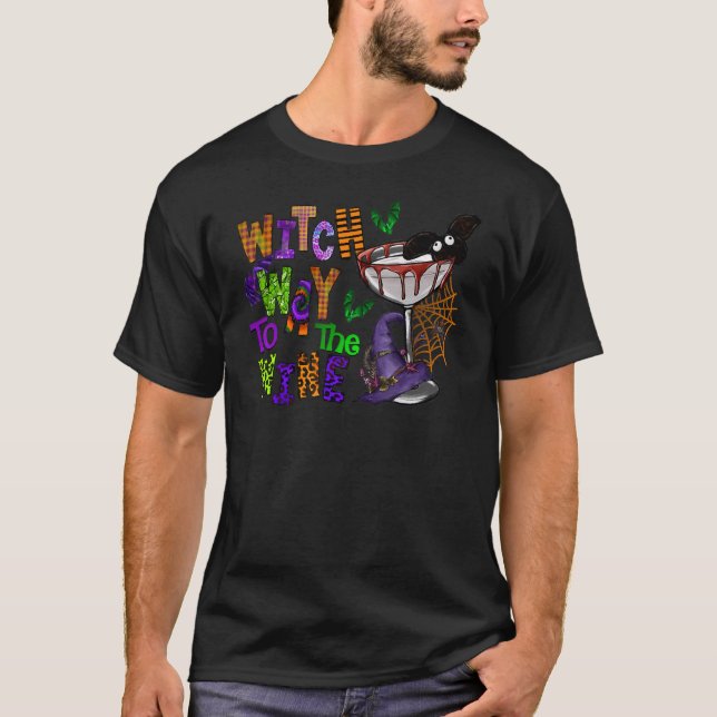 Hexenweg bis zum WeinHalloween, der Wein trinkt T-Shirt (Vorderseite)