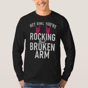 Hey Girl, du rockst die gebrochene Arm-Erholung T-Shirt