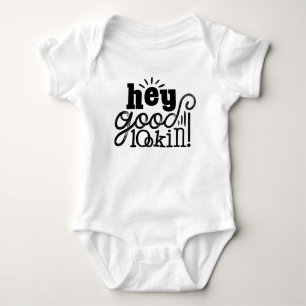 Hey guter Blick Typografisches Zitat Kunst Design Baby Strampler