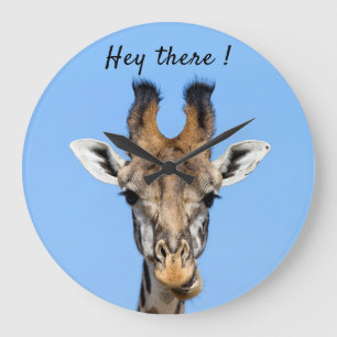 Hey there funny Giraffe photo with text Große Wanduhr