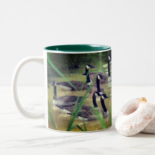 Hidden Serenity Canada Gänse Personalisiert Zweifarbige Tasse (Mit Donut)