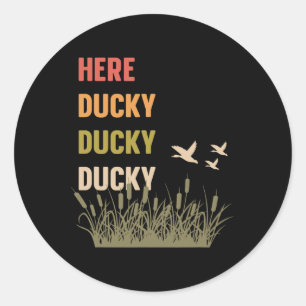 Hier Ducky Ducky Ducky Funny Duck Ruf Duck Hu Runder Aufkleber