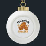 Hier für Challah Funny Jewish Hanukkah Brot Keramik Kugel-Ornament<br><div class="desc">chanukah, menorah, hanukkah, dreidel, jüdisch, Chrismukkah, Ferien, Horah, Weihnachten, Herausforderung</div>