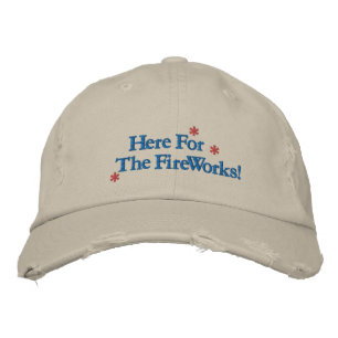 Hier für das Feuerwerk bestickte Baseballkappe