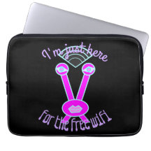 Hier für Wifi Pink Space Alien Laptop Sleeve