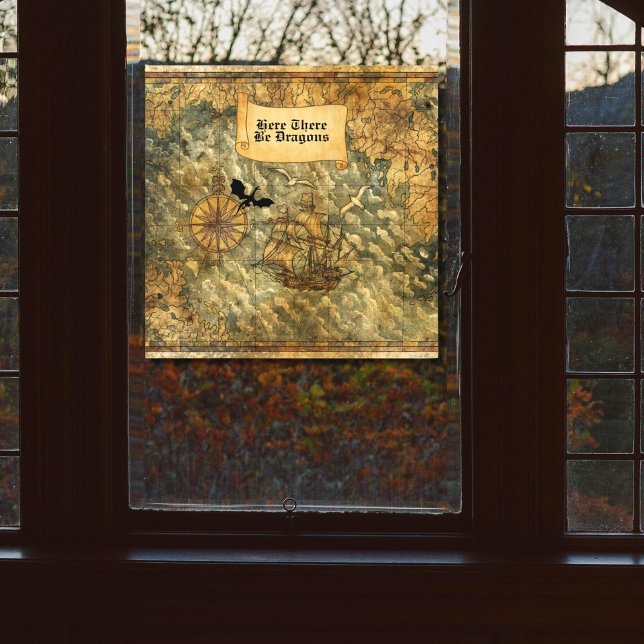 Hier gibt es Drachen Vintage Karte Fensteraufkleber (Here There Be Dragons Window Cling in Bedroom)