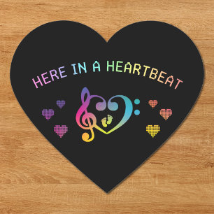 Hier in einem Herzschlag Regenbogen-Musik-Baby-Par Herz-Aufkleber