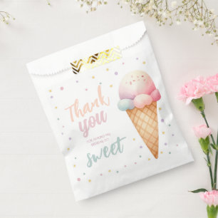 Hier ist die Scoop Ice Cream Birthday Party Geschenktütchen