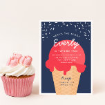 Hier ist die Scoop Ice Cream Cone Kid Birthday Par Einladung<br><div class="desc">Mit diesen festlichen Eis-Einladungen in einer klassischen Farbpalette in Rot, Weiß und Blau können Sie Ihre kleine Geburtstagsfeier feiern. Das moderne Design umfasst einen Waffelkegel mit einer Bruchkerbe aus rotem Eis mit einem Gewölbe "Hier ist die Kugel" über der Oberseite, und die Details zu den Geburtstagsfeiern Ihres Kindes darunter. Ideal...</div>