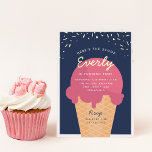 Hier ist die Scoop Ice Cream Cone Kid Birthday Par Folieneinladung<br><div class="desc">Mit den feierlichen Eis-Einladungen in einer sommerlichen Farbpalette können Sie Ihre kleine Geburtstagsfeier feiern. Das moderne Design umfasst einen Waffelkegel mit einer Kugel aus rosa Eis mit einem Gewölbe "Hier ist die Kugel" über der Oberseite, und die Details zu den Geburtstagsfeiern Ihres Kindes darunter. Goldfolien-Sprinklen und Schriftzüge verleihen diesem lustigen...</div>