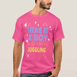 Hier ist ein Junge, der Jonglieren liebt Lustiger T-Shirt