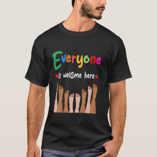 Hier ist jeder willkommen lustiger Lehrer T-Shirt