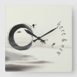 Hier & Jetzt / Zen-Kreis Enso Koi Pinselstrich Quadratische Wanduhr