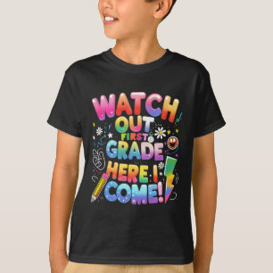 Hier komme ich 1. Klasse T-Rex Süß Achtung Erste K T-Shirt