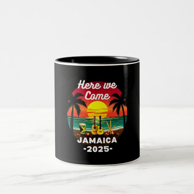 Hier kommen wir Jamaica 2025 Girls Trip Family Som Zweifarbige Tasse (Mittel)