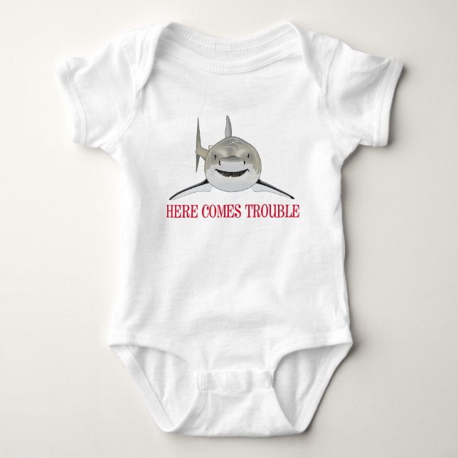 Hier kommt Ärger Baby Strampler (Vorderseite)